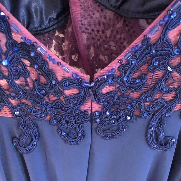 Ellie Wilde Prom Dress/ Evening gown. Royal Blue (size 0) - Picture 5 of 8